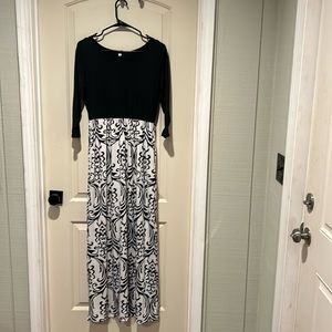Women's dress size medium.